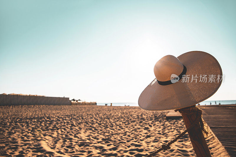 Sun hat on the sand beach - Summer Holiday background